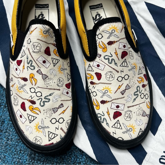 RARE Vans x Harry Potter Custom Slip On Sneakers Limited Edition Hufflepuff - Picture 3 of 10